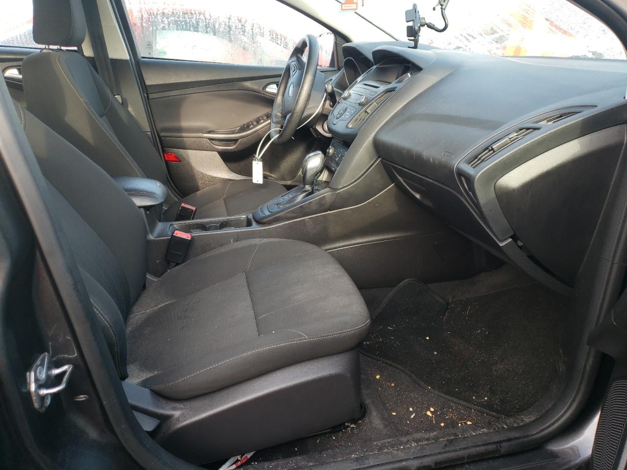 Photo 5 from auction – 2016 FORD FOCUS SE with VIN 1FADP3F25GL235239