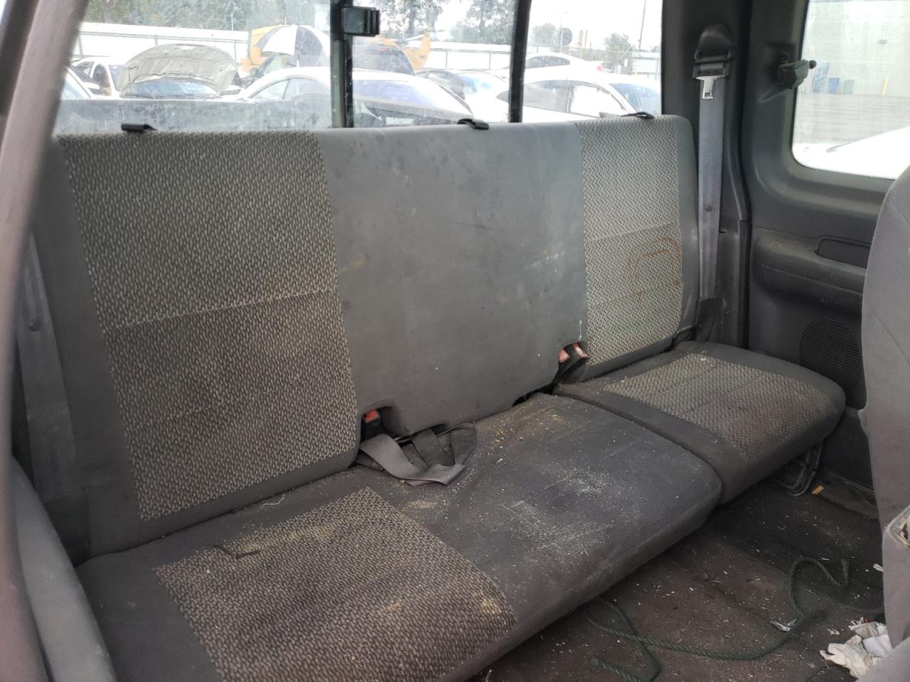 Photo 6 from auction – 2003 FORD F150 with VIN 1FTRX17233NB77360