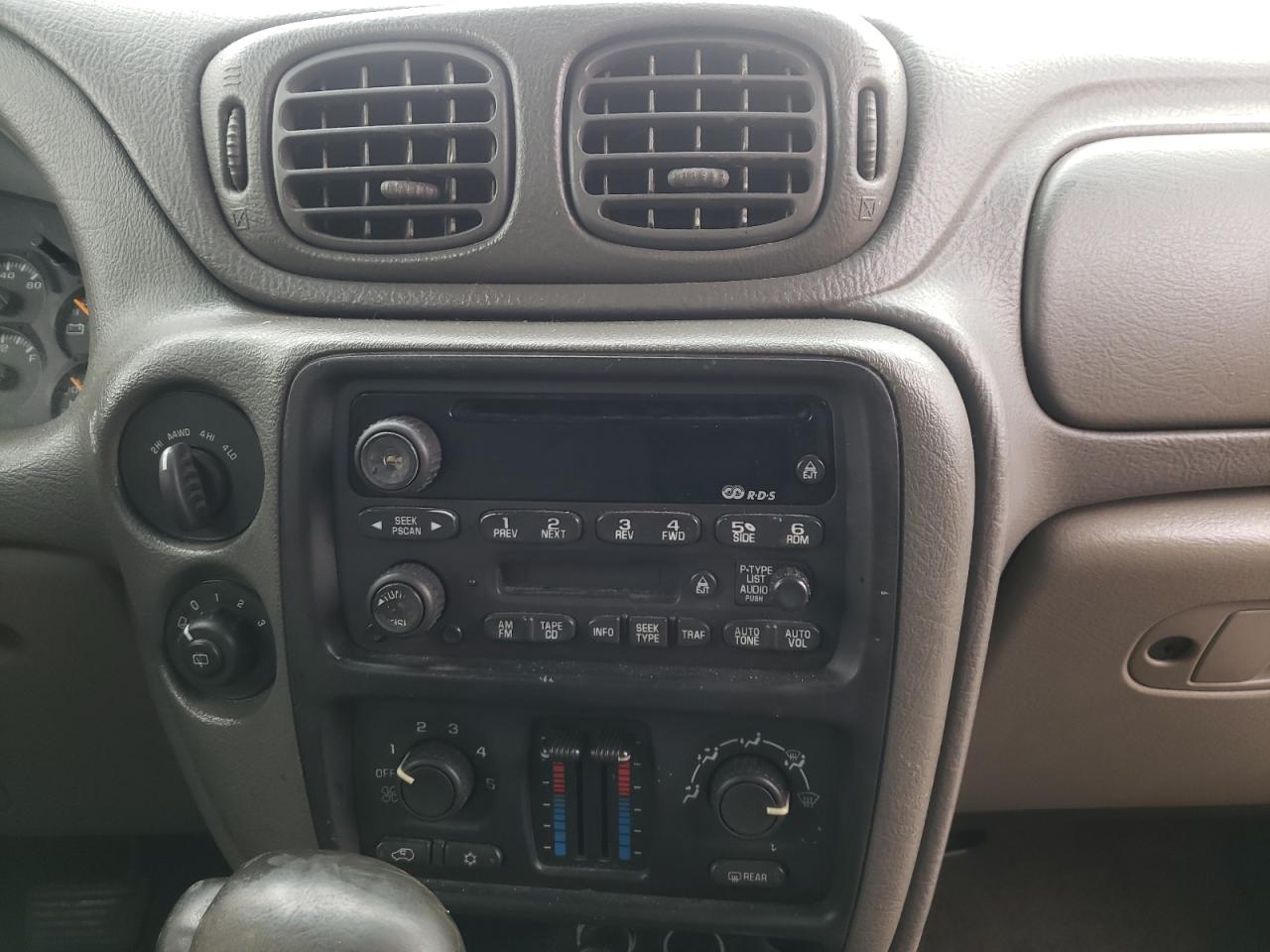 Photo 10 from auction – 2002 CHEVROLET TRAILBLAZE with VIN 1GNDT13S622509732