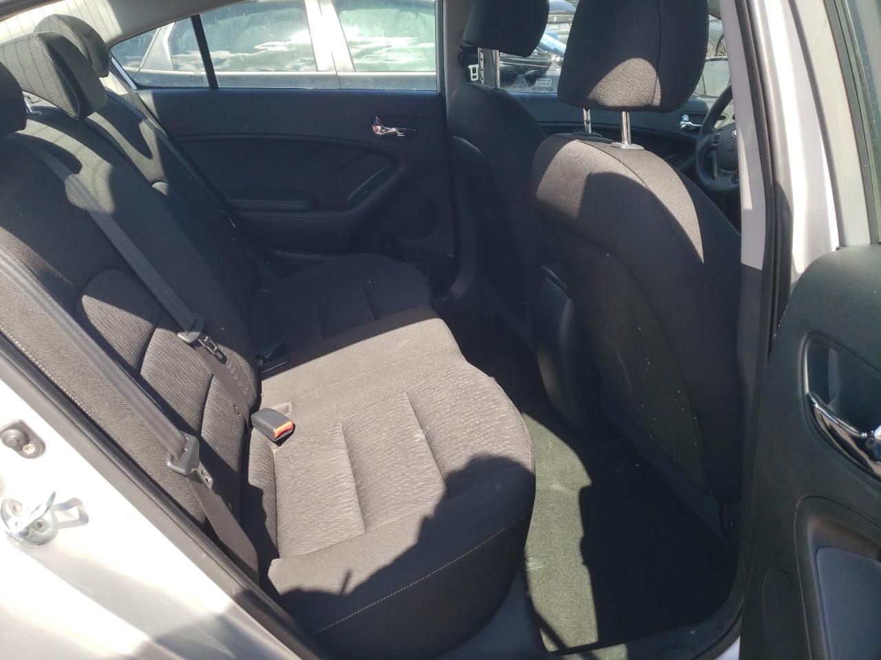 Photo 6 from auction – 2016 KIA FORTE LX with VIN KNAFK4A64G5589045
