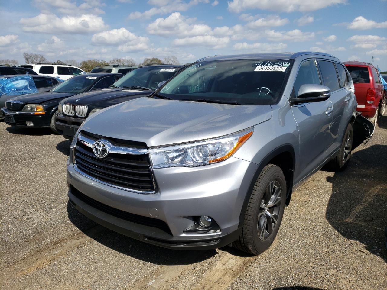 Photo 2 from auction – 2016 TOYOTA HIGHLANDER with VIN 5TDJKRFH0GS502580