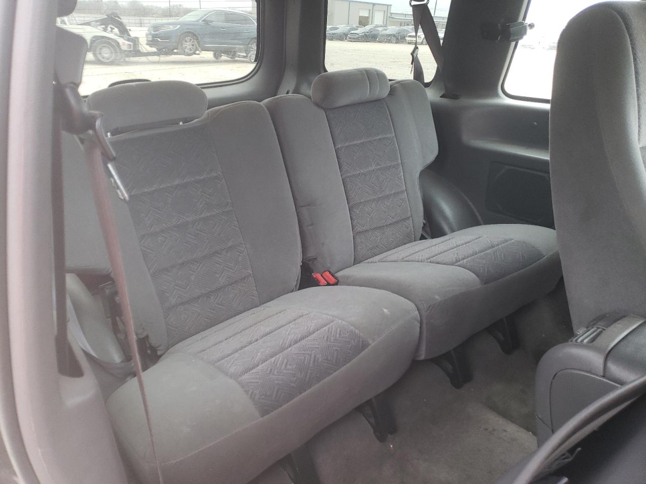 Photo 6 from auction – 1999 FORD EXPLORER with VIN 1FMYU22X8XUB29356