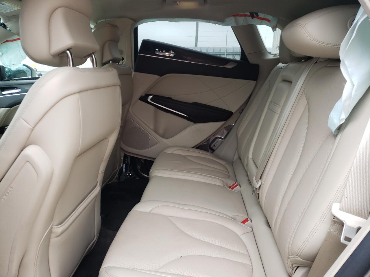 Photo 6 from auction – 2019 LINCOLN MKC RESERV with VIN 5LMCJ3C92KUL20849