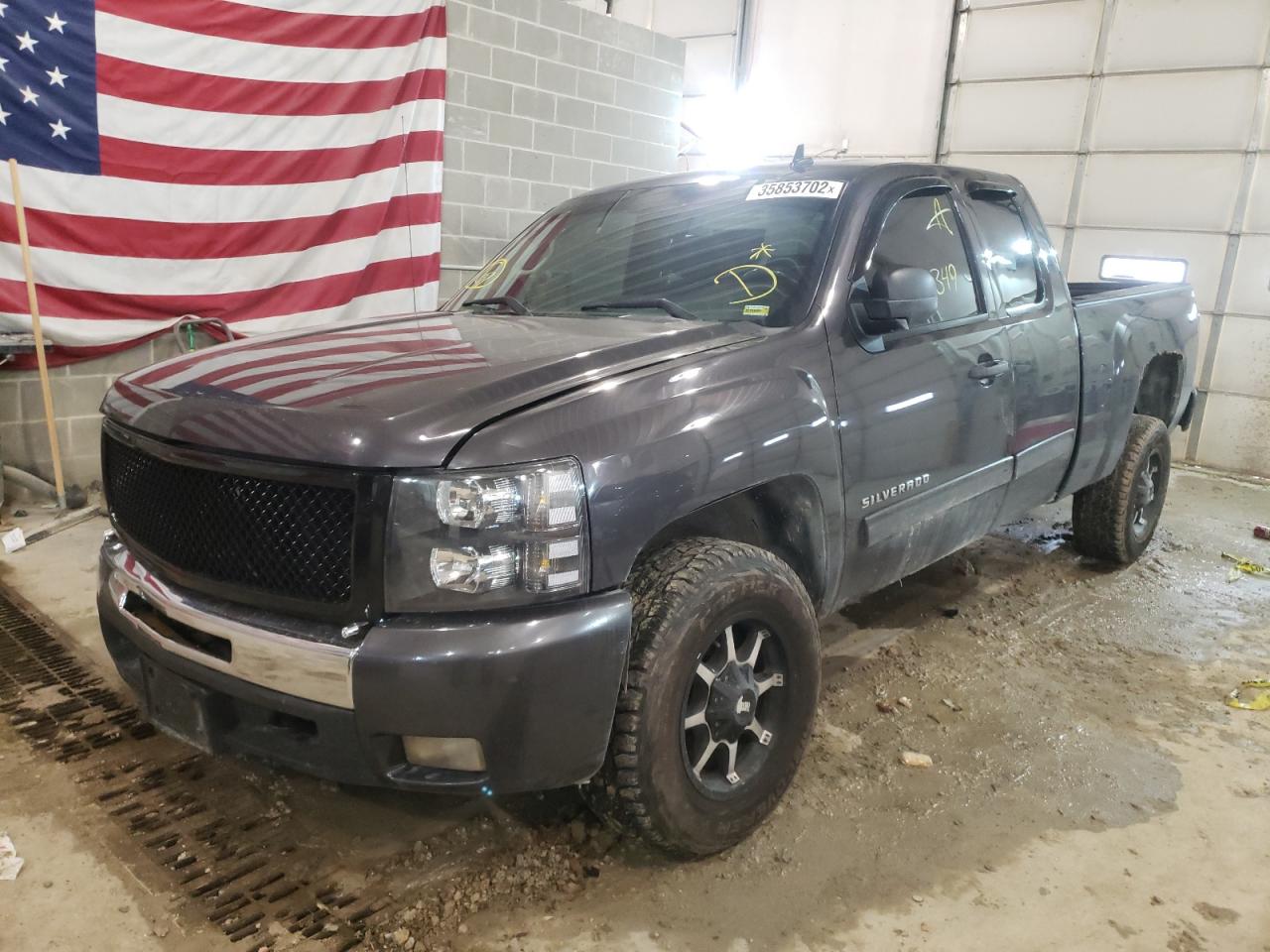 Photo 2 from auction – 2011 CHEVROLET SILVERADO with VIN 1GCRKSE30BZ137857