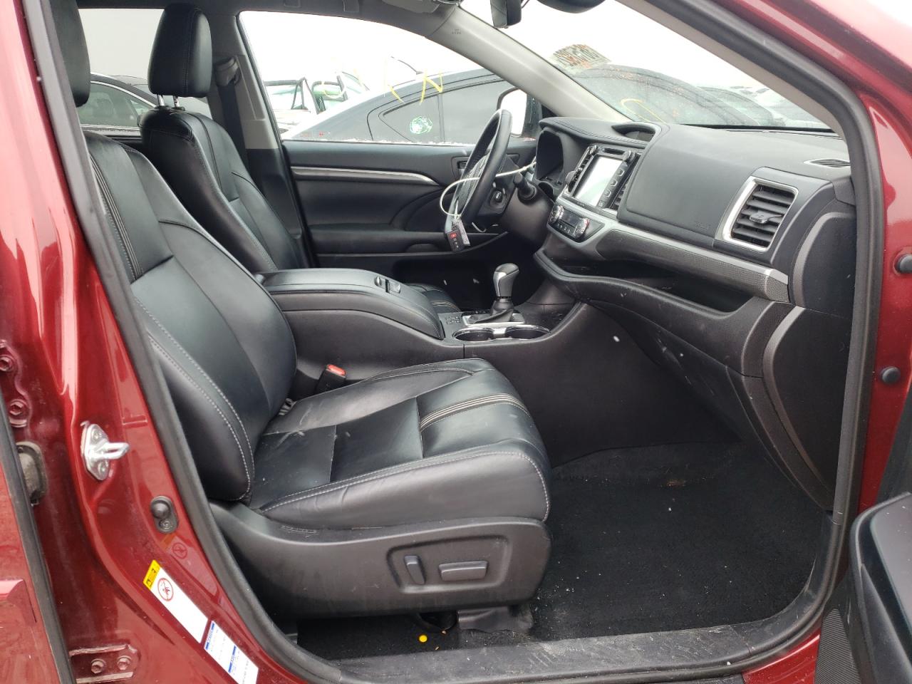Photo 5 from auction – 2017 TOYOTA HIGHLANDER with VIN 5TDJZRFH1HS456318