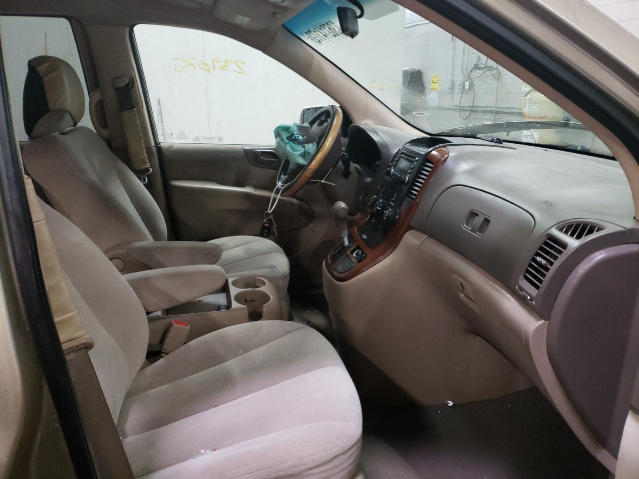 Photo 5 from auction – 2008 KIA SEDONA with VIN KNDMB233486219095