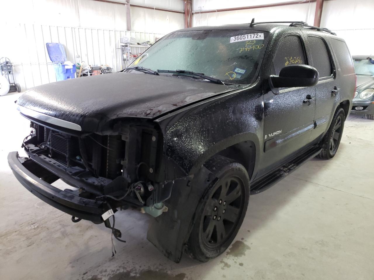 Photo 2 from auction – 2007 GMC YUKON with VIN 1GKFC13007J235400