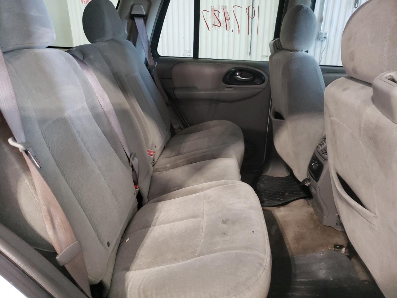Photo 6 from auction – 2005 CHEVROLET TRAILBLAZE with VIN 1GNDT13S452340721