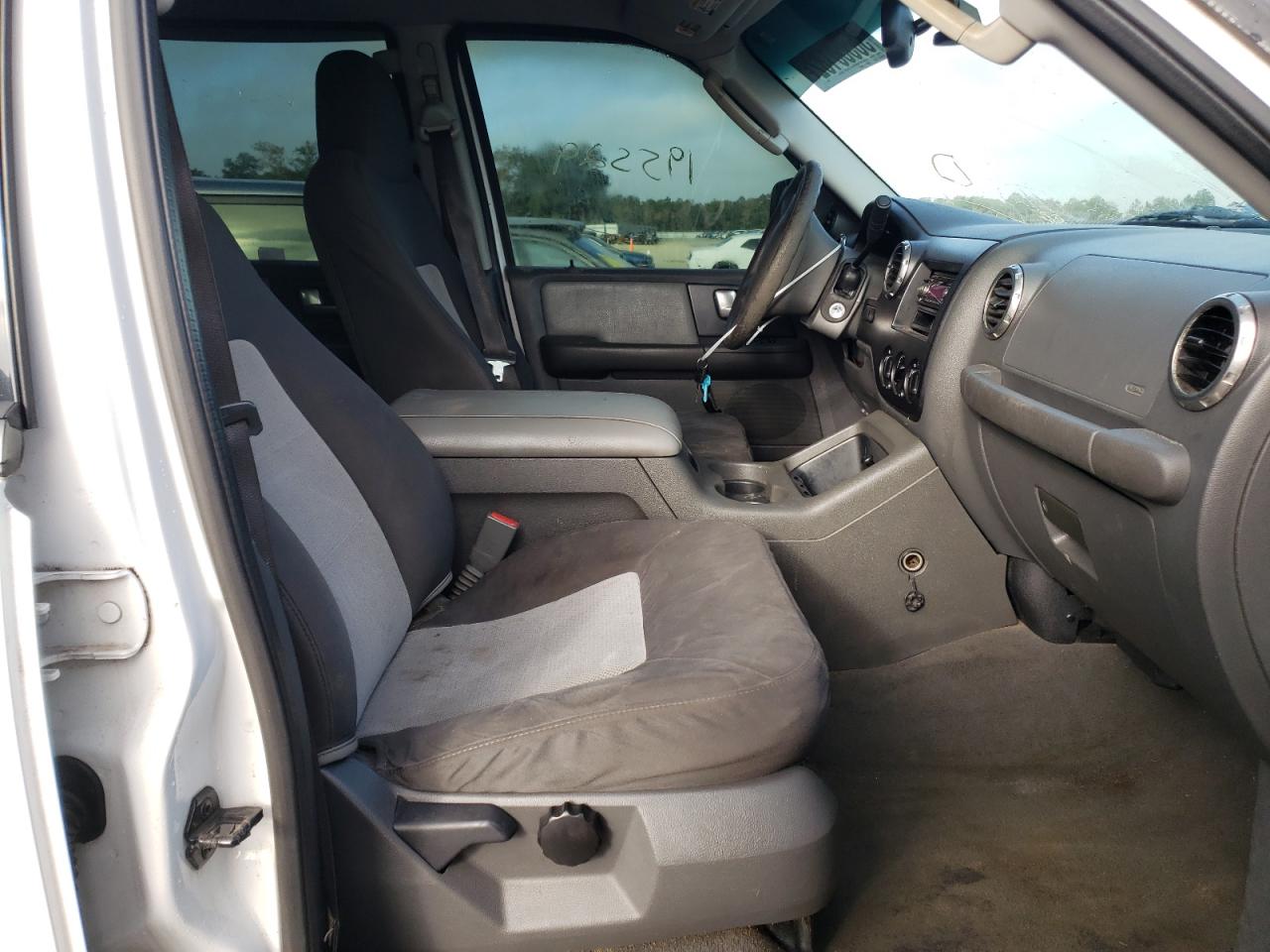 Photo 5 from auction – 2003 FORD EXPEDITION with VIN 1FMRU15W93LB86179