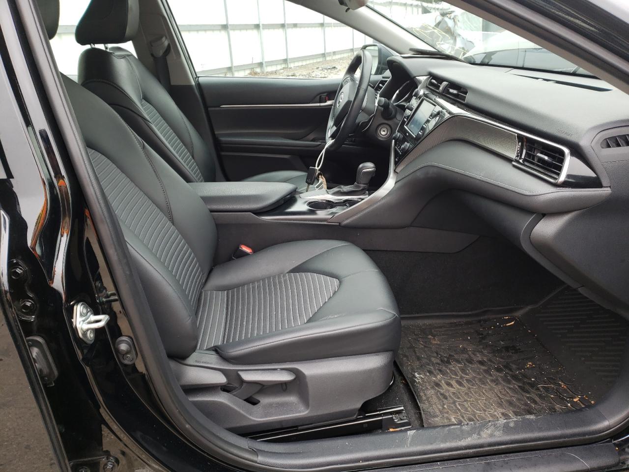 Photo 5 from auction – 2020 TOYOTA CAMRY SE with VIN 4T1G11AK2LU897901