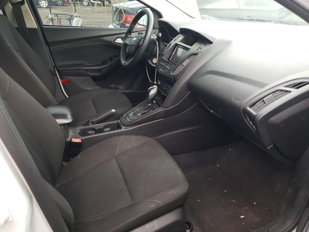 Photo 5 from auction – 2015 FORD FOCUS SE with VIN 1FADP3F26FL205116