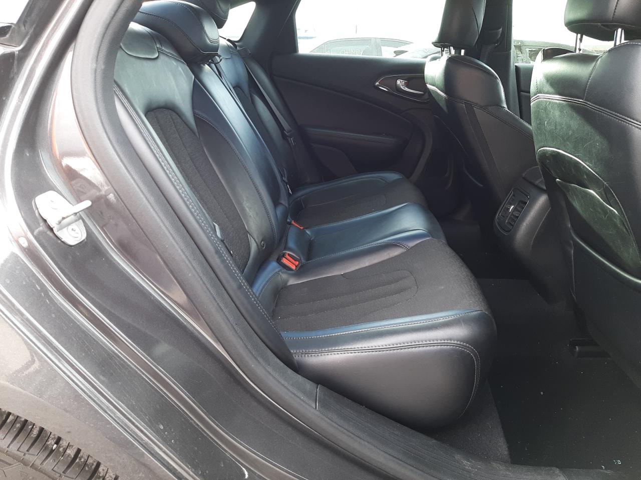 Photo 6 from auction – 2015 CHRYSLER 200 S with VIN 1C3CCCBG0FN516746