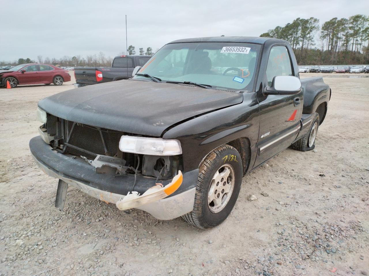 Photo 2 from auction – 2000 CHEVROLET SILVERADO with VIN 1GCEC14T6YZ174363