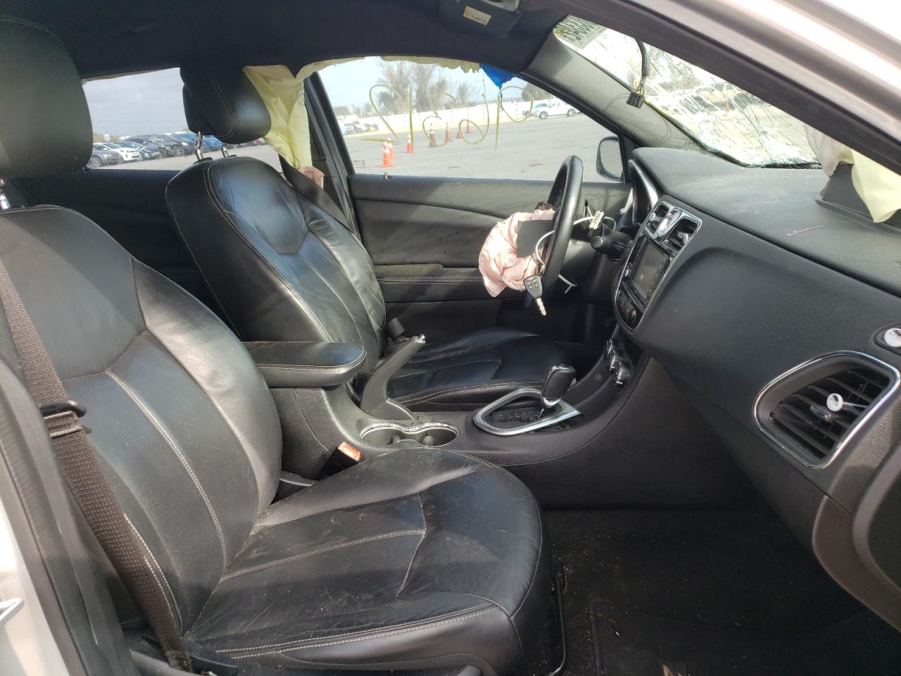 Photo 5 from auction – 2012 CHRYSLER 200 LIMITE with VIN 1C3CCBCG0CN270818