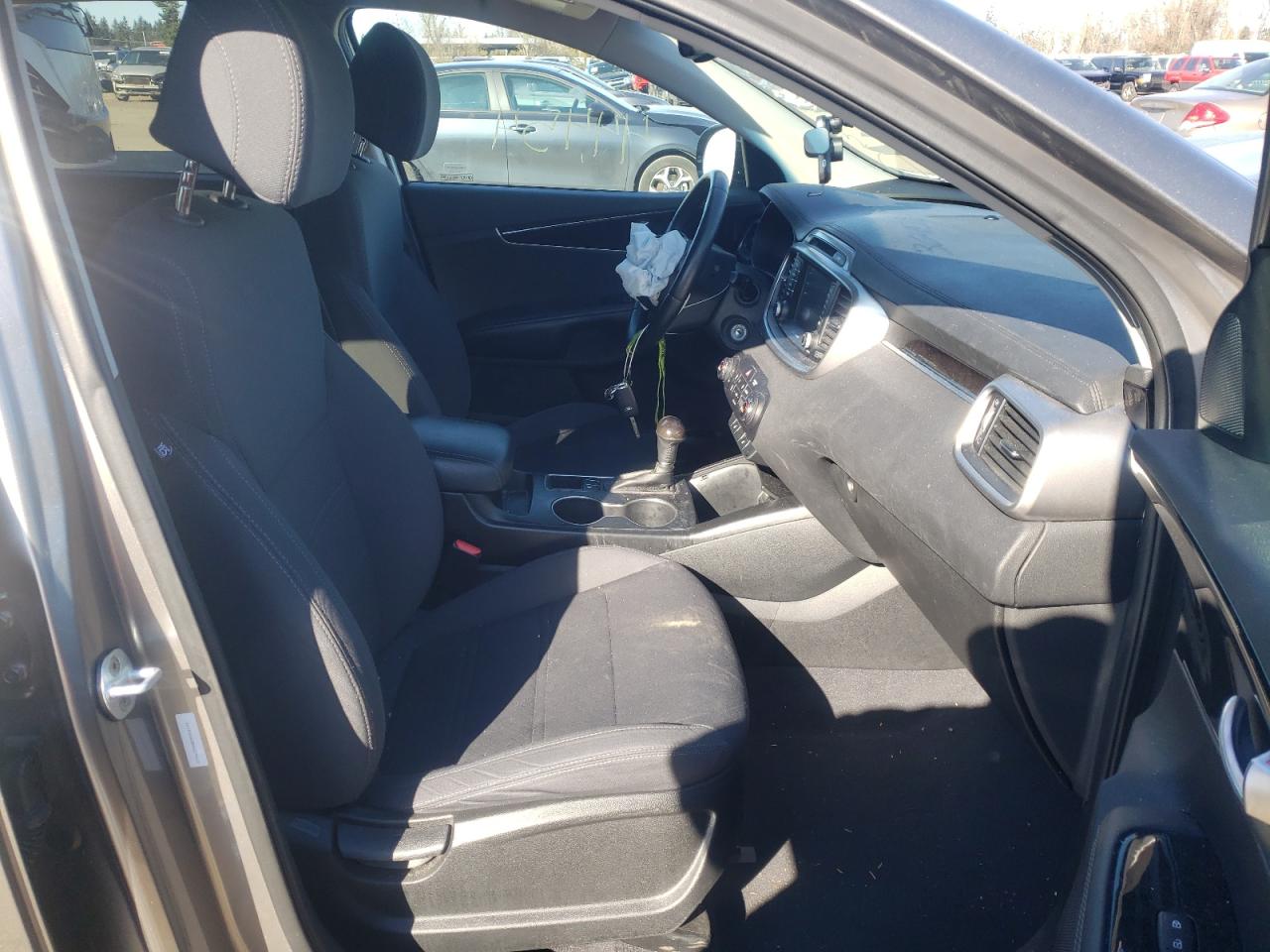 Photo 5 from auction – 2017 KIA SORENTO LX with VIN 5XYPG4A38HG219613