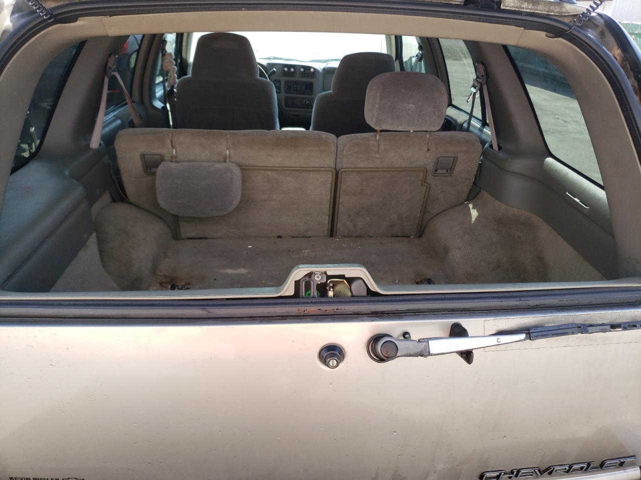 Photo 9 from auction – 2000 CHEVROLET BLAZER with VIN 1GNCS13W8YK155092