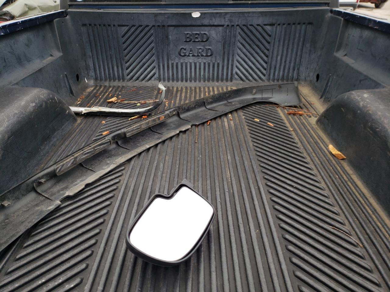 Photo 6 from auction – 2000 CHEVROLET SILVERADO with VIN 1GCEC14T4YZ124626