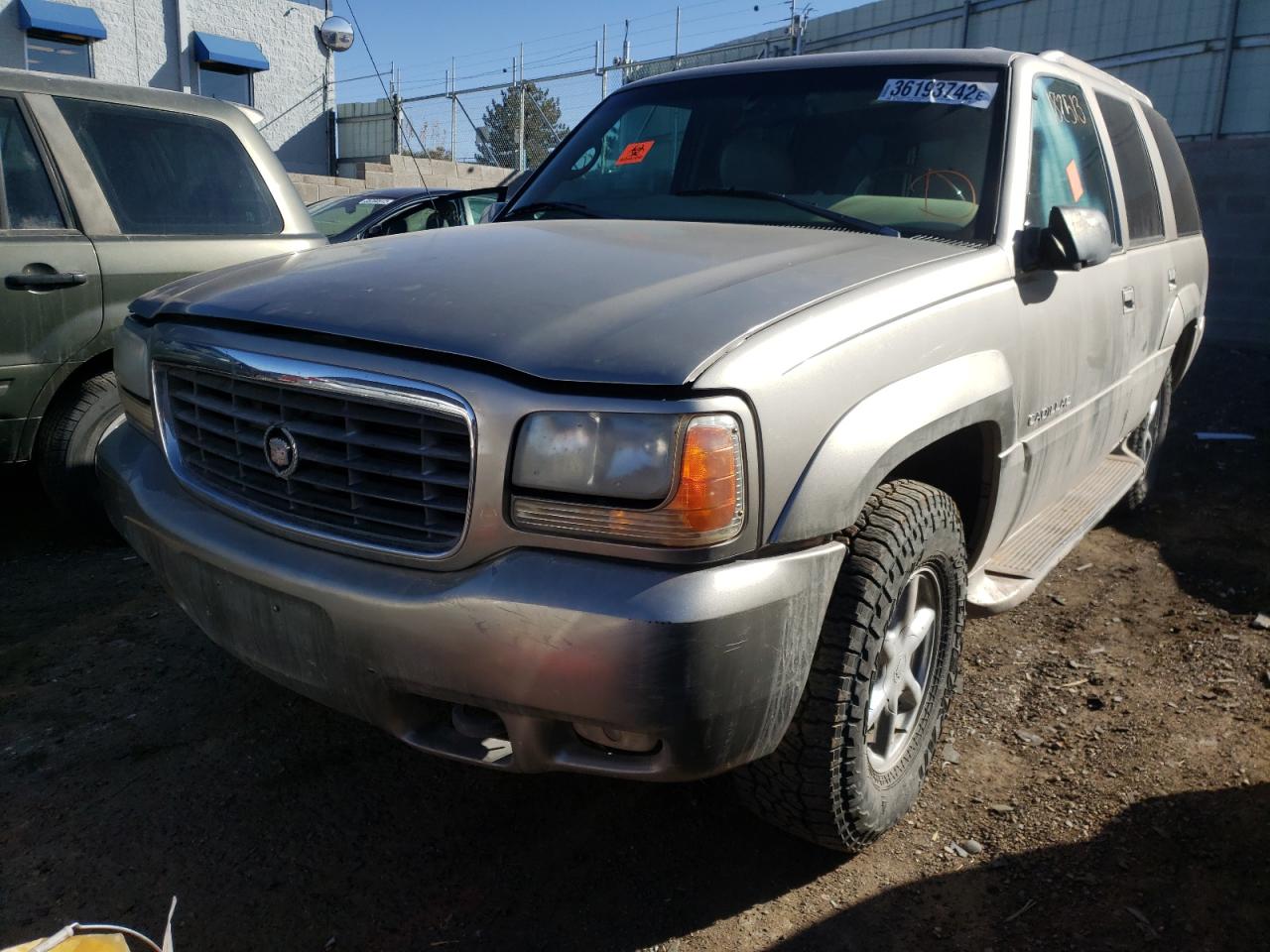 Photo 9 from auction – 2000 CADILLAC ESCALADE with VIN 1GYEK13R3YR148127