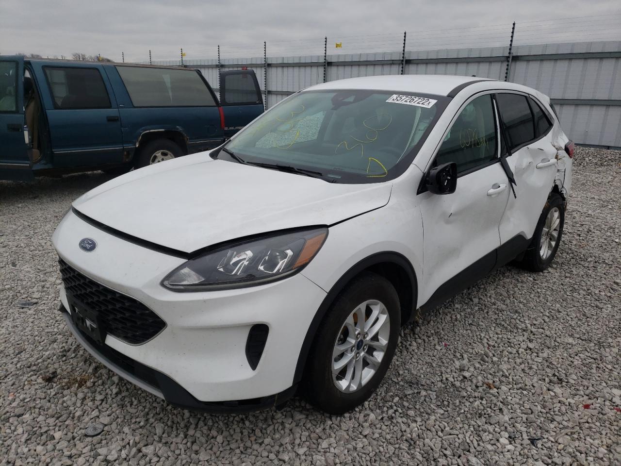 Photo 2 from auction – 2020 FORD ESCAPE SE with VIN 1FMCU0G6XLUA26044