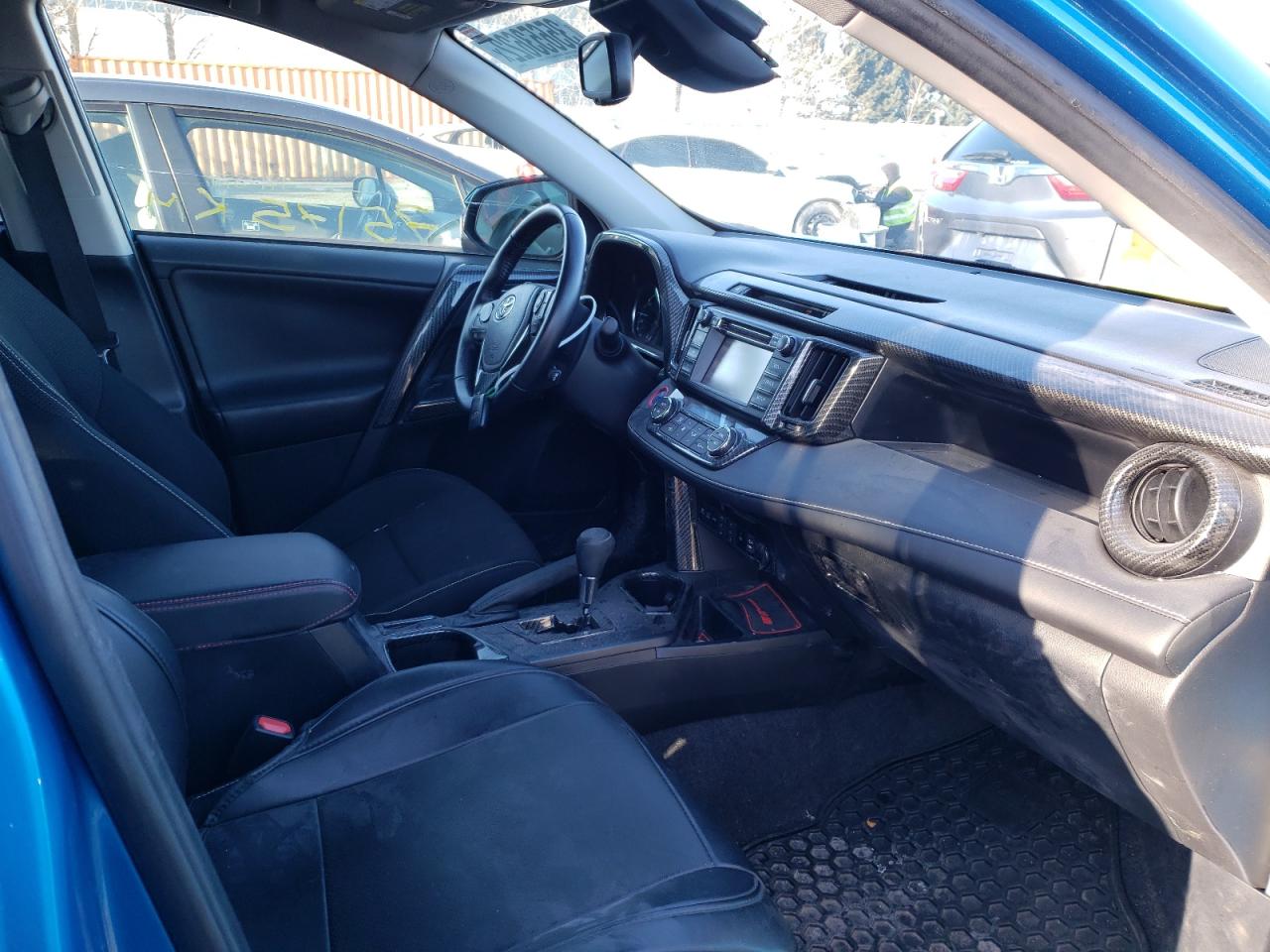 Photo 5 from auction – 2017 TOYOTA RAV4 HV LE with VIN JTMRJREV7HD098588