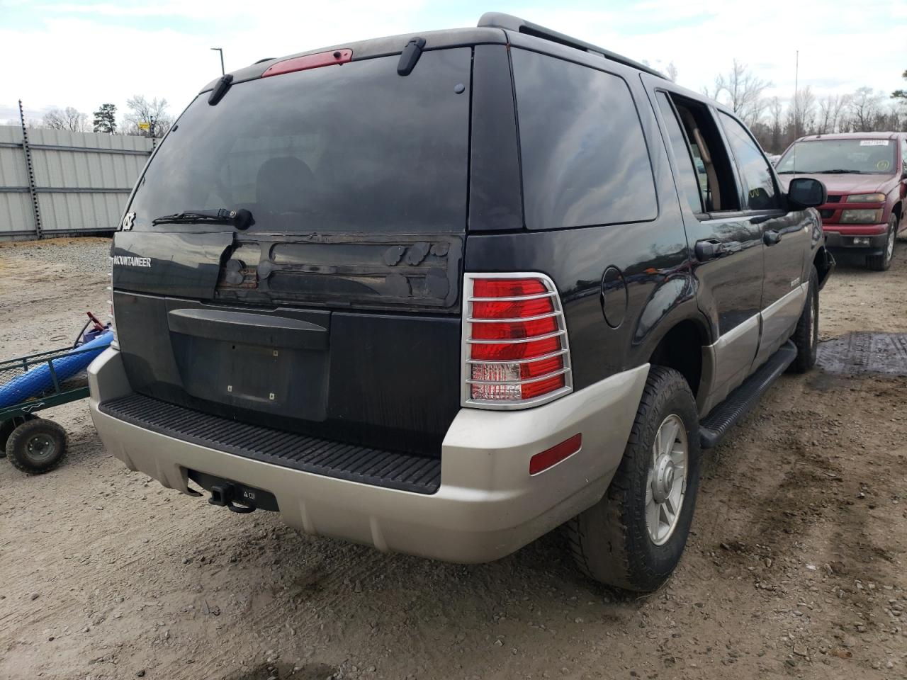 Photo 4 from auction – 2002 MERCURY MOUNTAINEE with VIN 4M2ZU66E52UJ23199