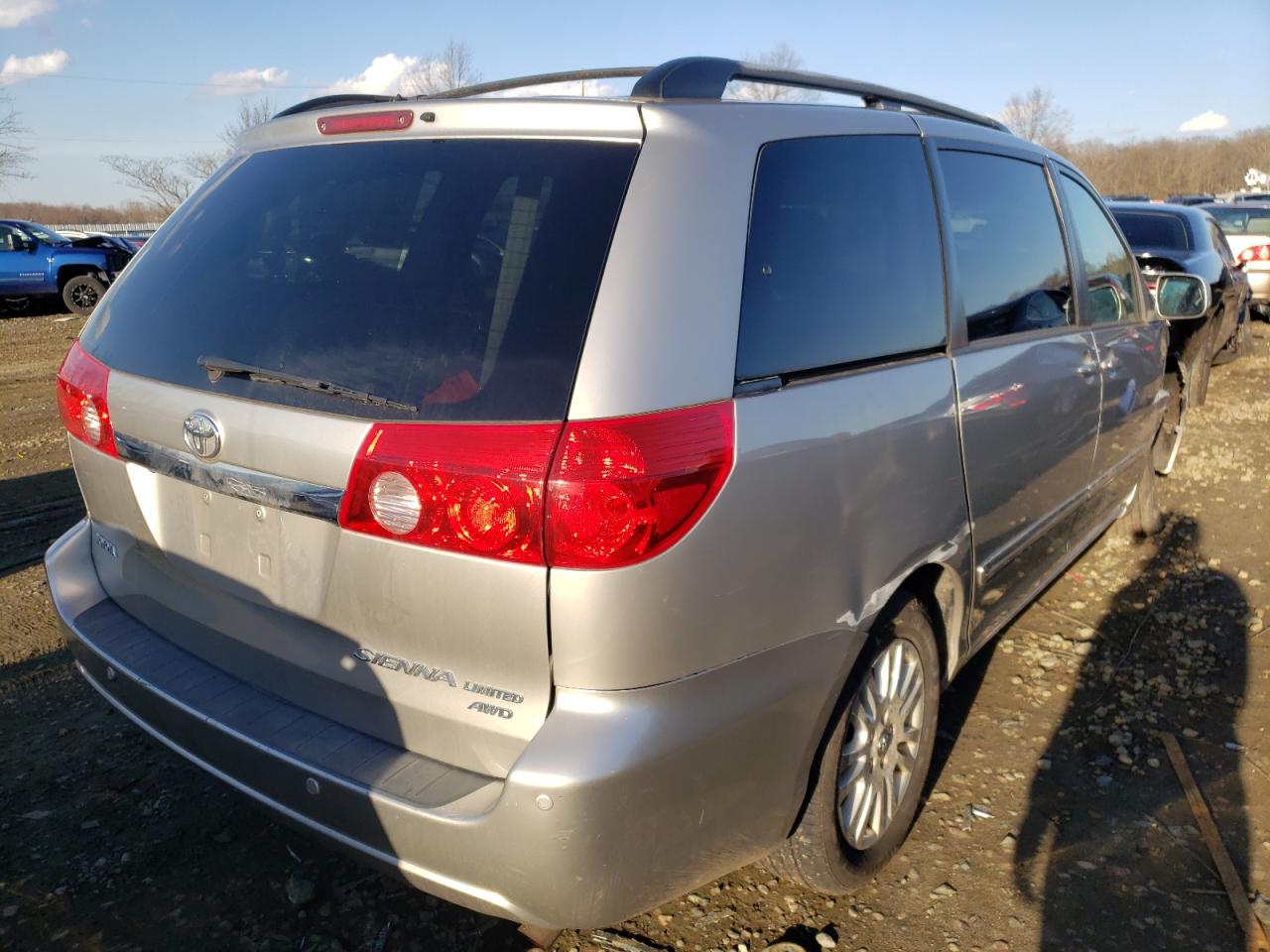 Photo 4 from auction – 2008 TOYOTA SIENNA XLE with VIN 5TDBK22C88S015358