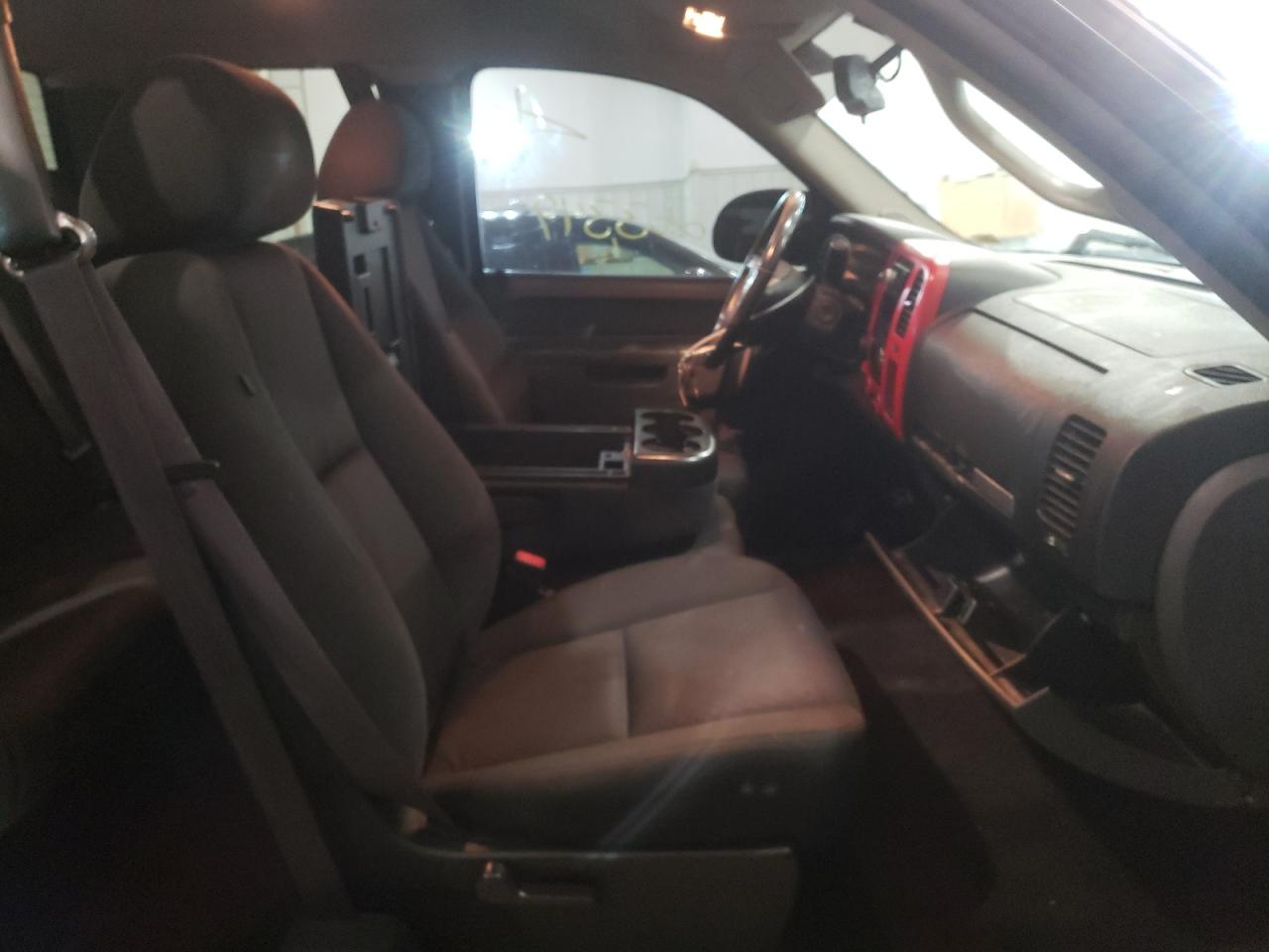 Photo 5 from auction – 2011 CHEVROLET SILVERADO with VIN 1GCRKSE30BZ137857
