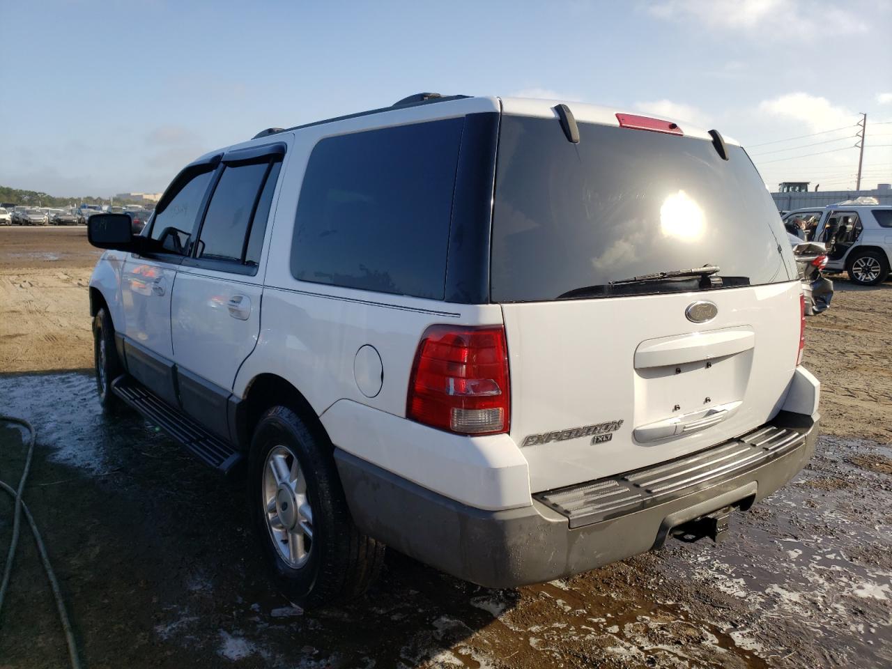 Photo 3 from auction – 2003 FORD EXPEDITION with VIN 1FMRU15W93LB86179