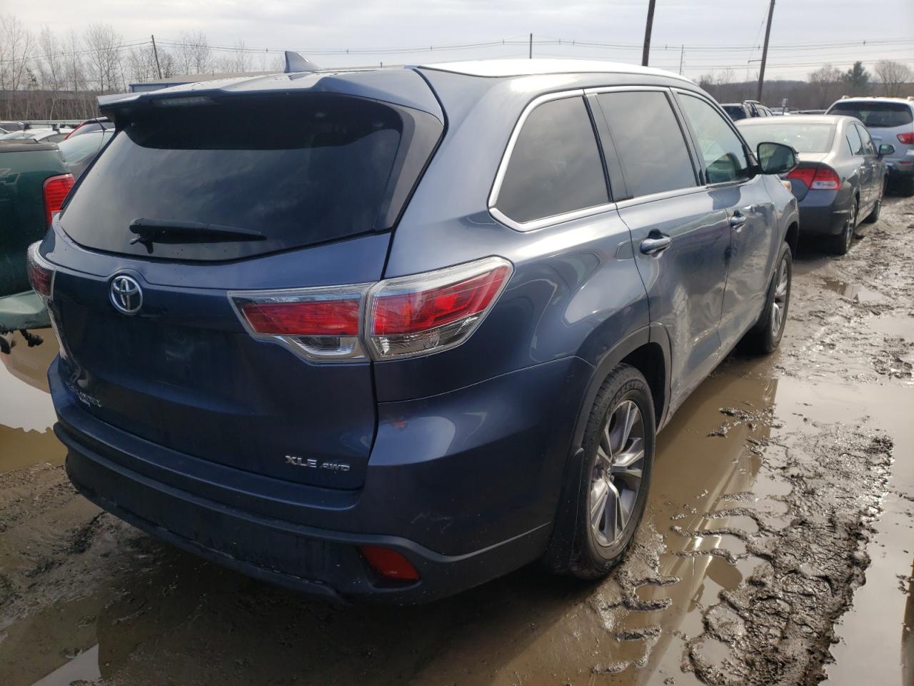 Photo 4 from auction – 2015 TOYOTA HIGHLANDER with VIN 5TDJKRFH6FS194152
