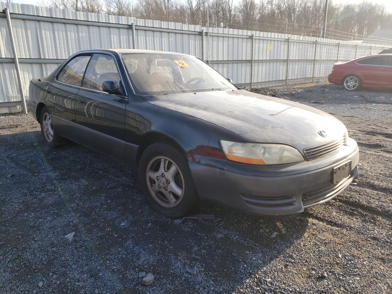 LEXUS UK 1992 with VIN JT8VK13T2N0068138 - Photo from auction