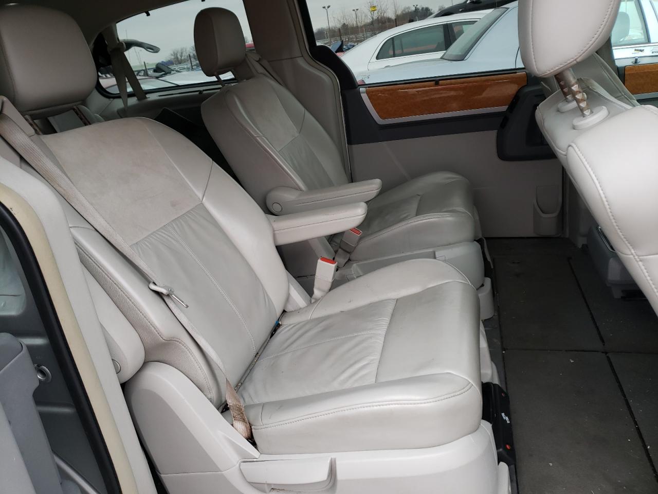 Photo 6 from auction – 2008 CHRYSLER TOWN & COU with VIN 2A8HR64X48R663097