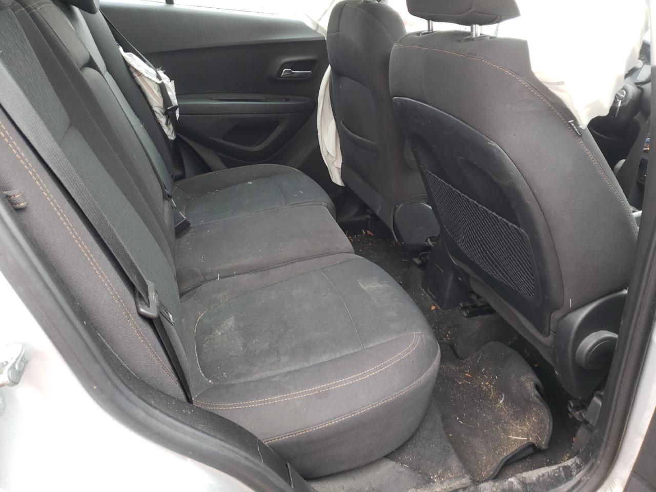 Photo 6 from auction – 2017 CHEVROLET TRAX LS with VIN 3GNCJKSB1HL204641