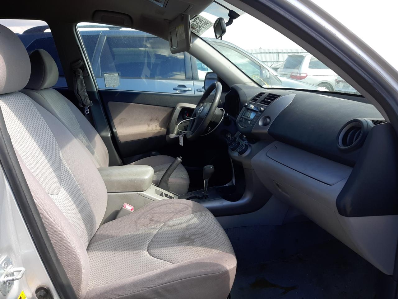 Photo 5 from auction – 2006 TOYOTA RAV4 with VIN JTMBD33VX66009798
