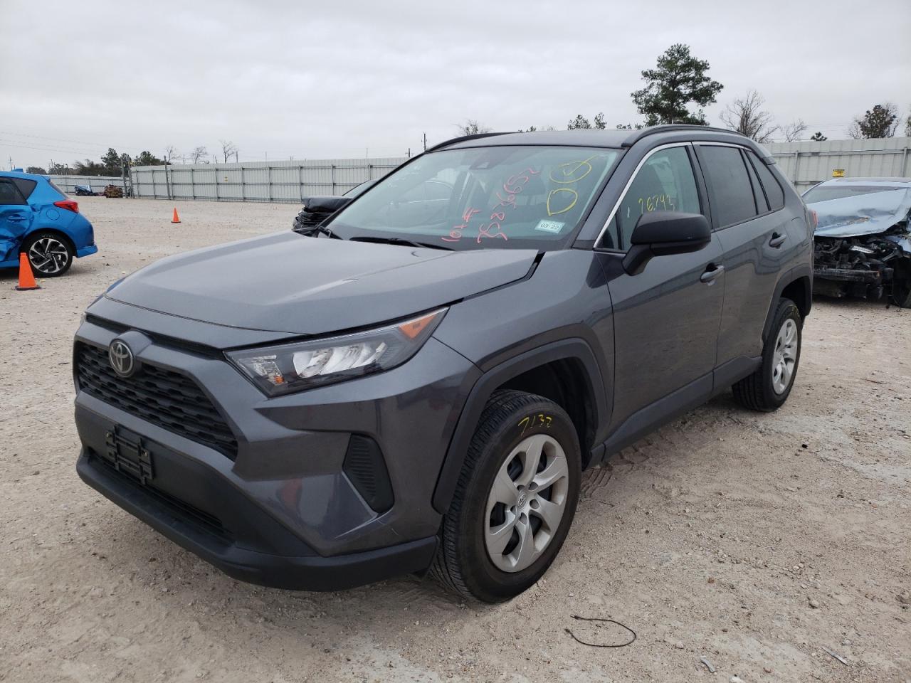 Photo 2 from auction – 2019 TOYOTA RAV4 LE with VIN 2T3H1RFV4KC032442