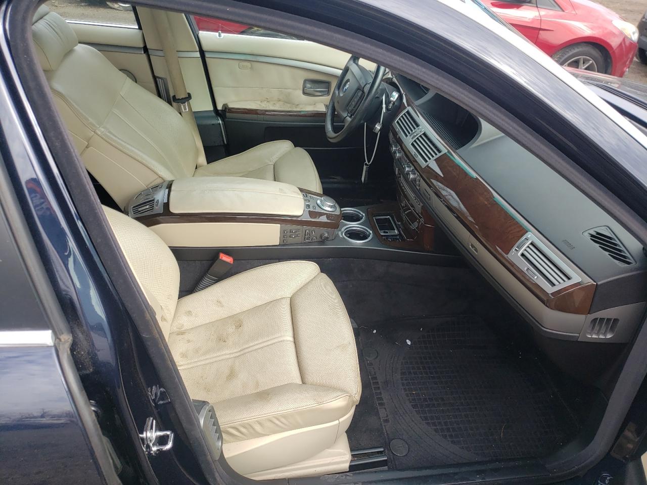 Photo 5 from auction – 2007 BMW 750 with VIN WBAHN83517DT65894