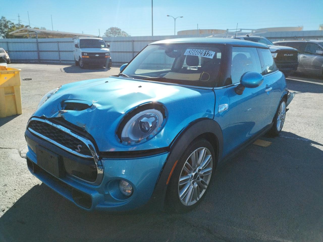 Photo 2 from auction – 2016 MINI COOPER S with VIN WMWXP7C5XG3B33691