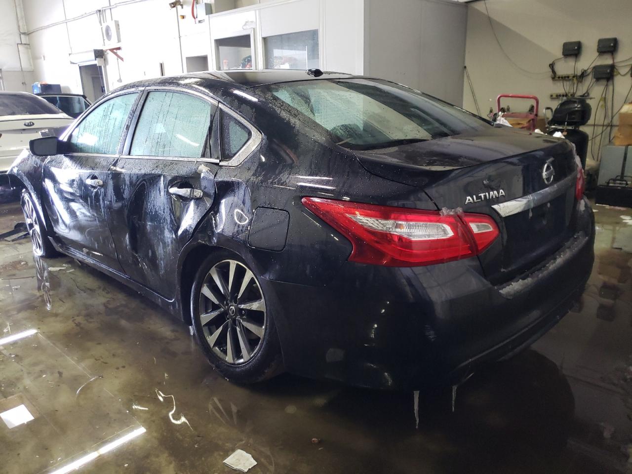 Photo 3 from auction – 2017 NISSAN ALTIMA 2.5 with VIN 1N4AL3APXHC194562