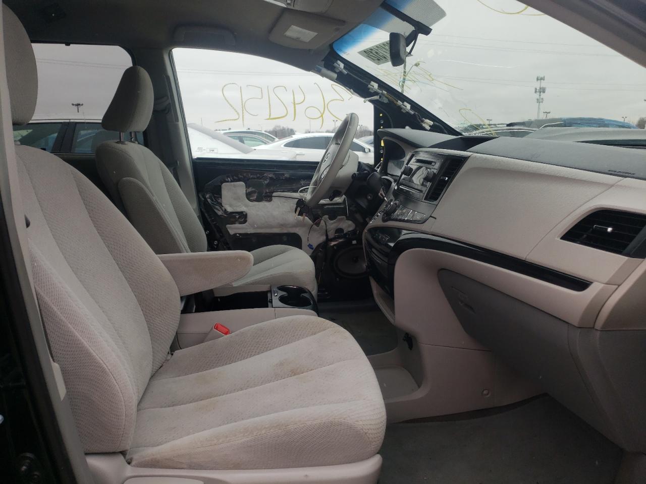 Photo 5 from auction – 2013 TOYOTA SIENNA LE with VIN 5TDKK3DC8DS361696