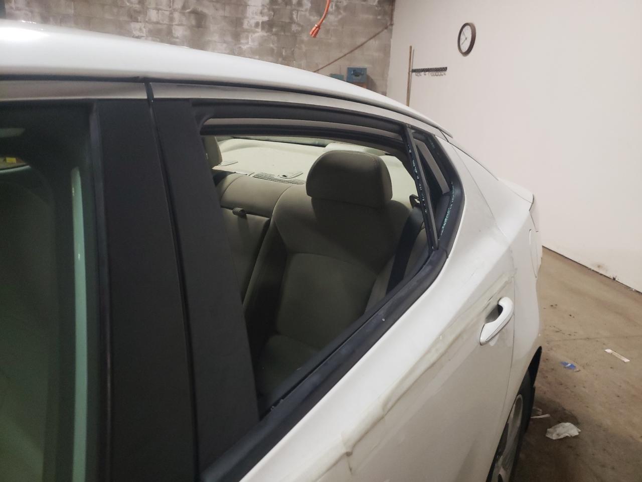 Photo 9 from auction – 2014 KIA OPTIMA HYB with VIN KNAGM4AD4E5075805