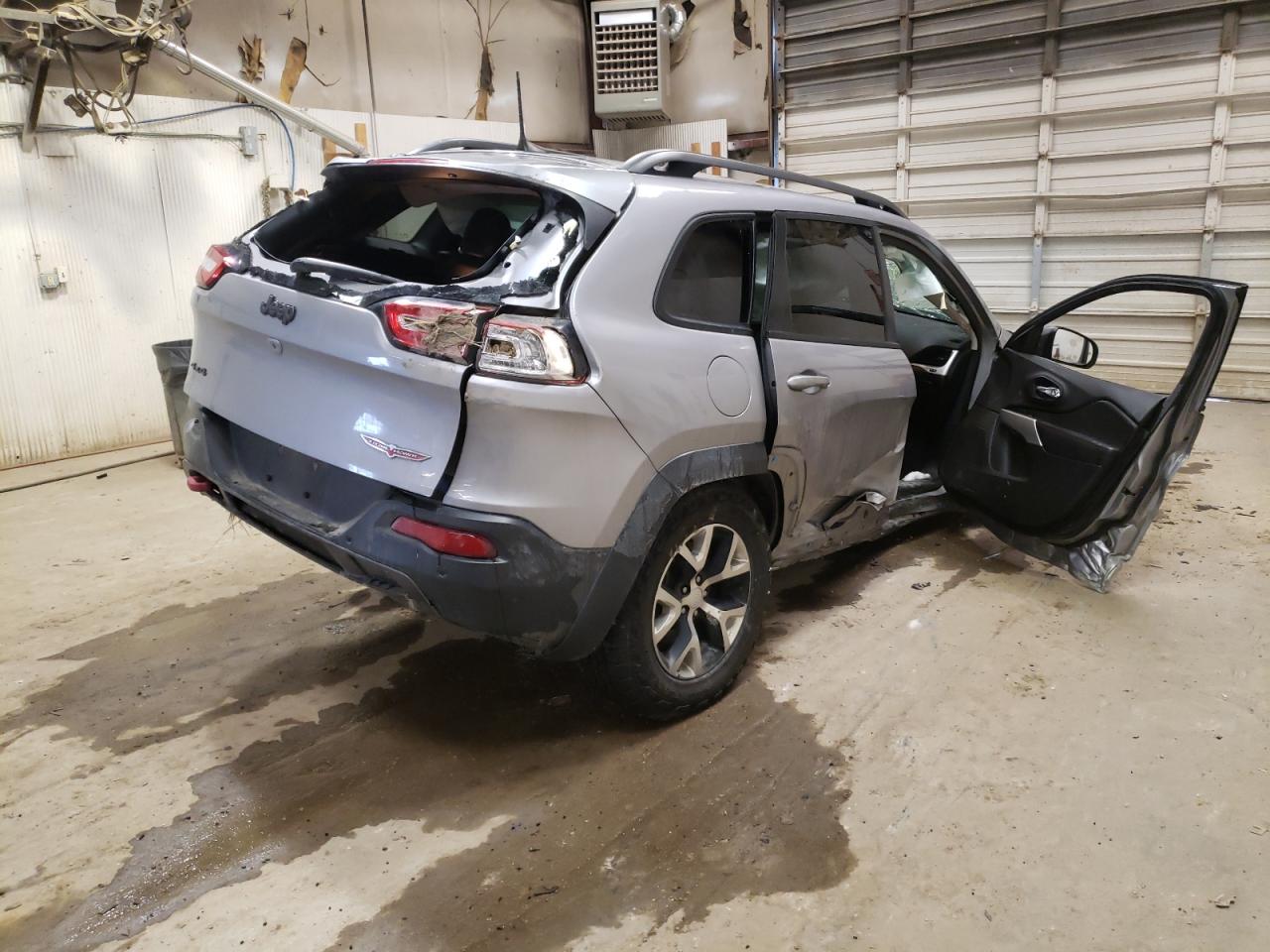Photo 4 from auction – 2018 JEEP CHEROKEE T with VIN 1C4PJMBB0JD564629