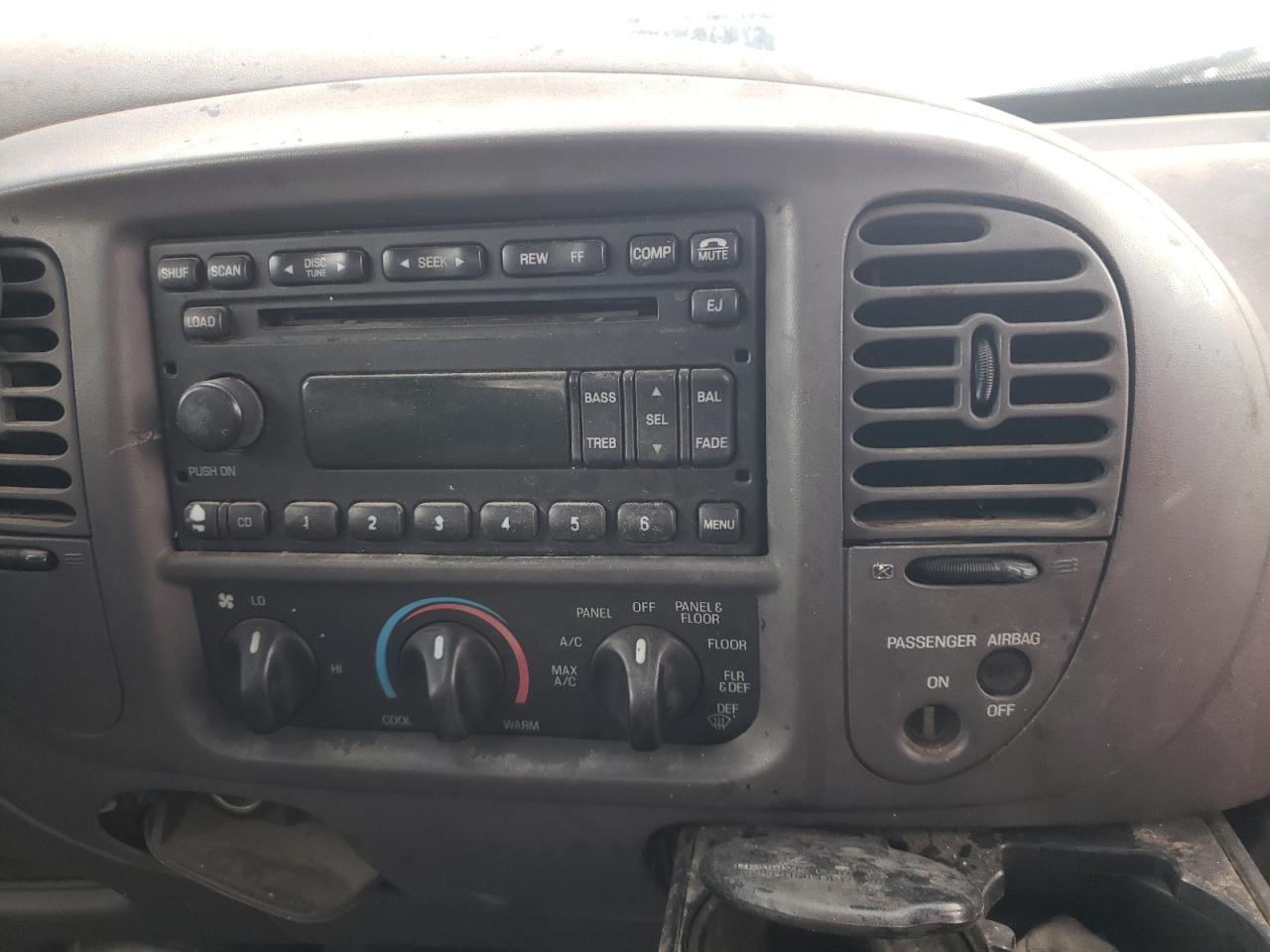 Photo 9 from auction – 2003 FORD F150 with VIN 1FTRX17233NB77360