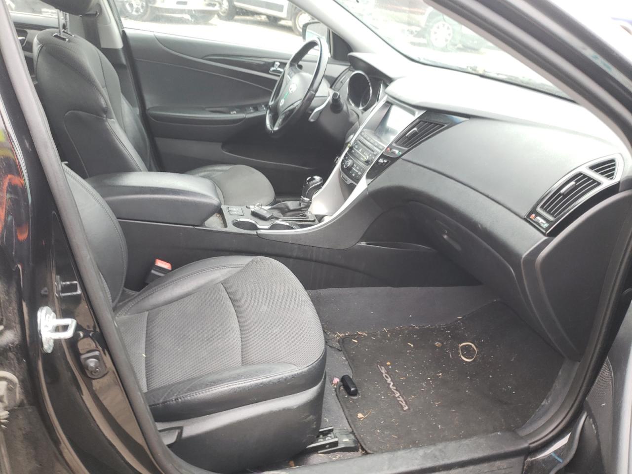 Photo 5 from auction – 2014 HYUNDAI SONATA SE with VIN 5NPEC4AB7EH910789