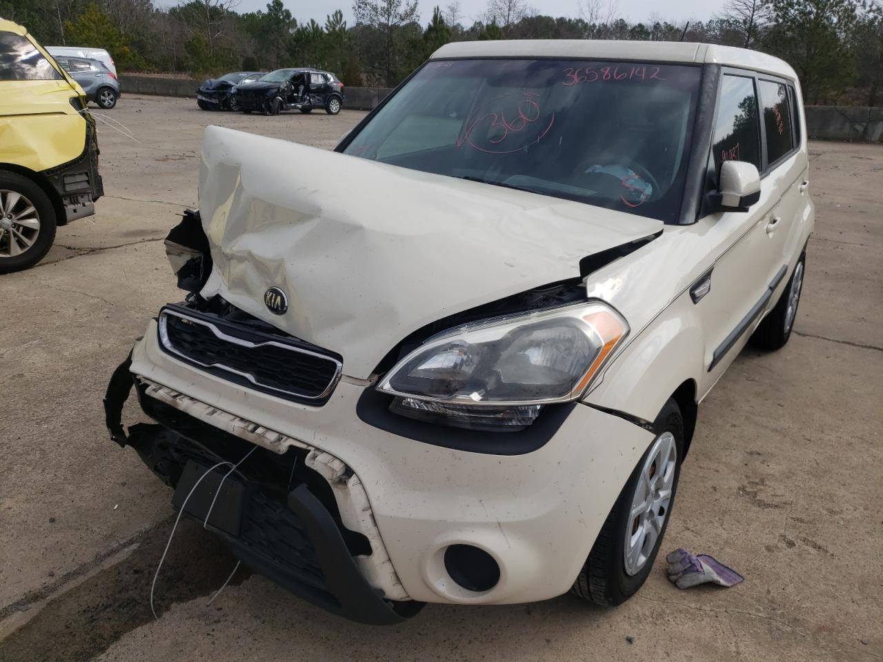 Photo 2 from auction – 2013 KIA SOUL with VIN KNDJT2A58D7552697