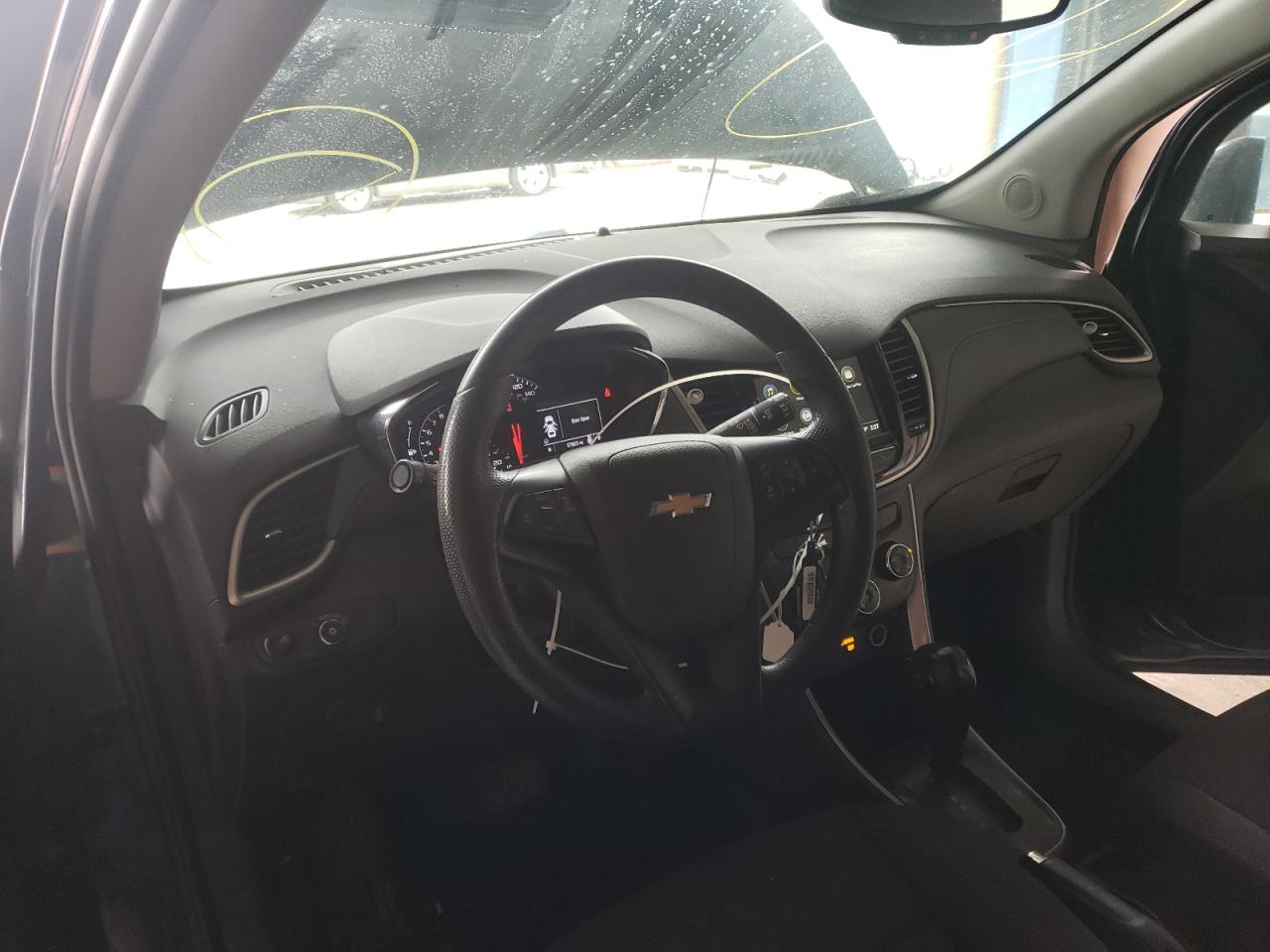 Photo 9 from auction – 2019 CHEVROLET TRAX LS with VIN 3GNCJKSBXKL185160