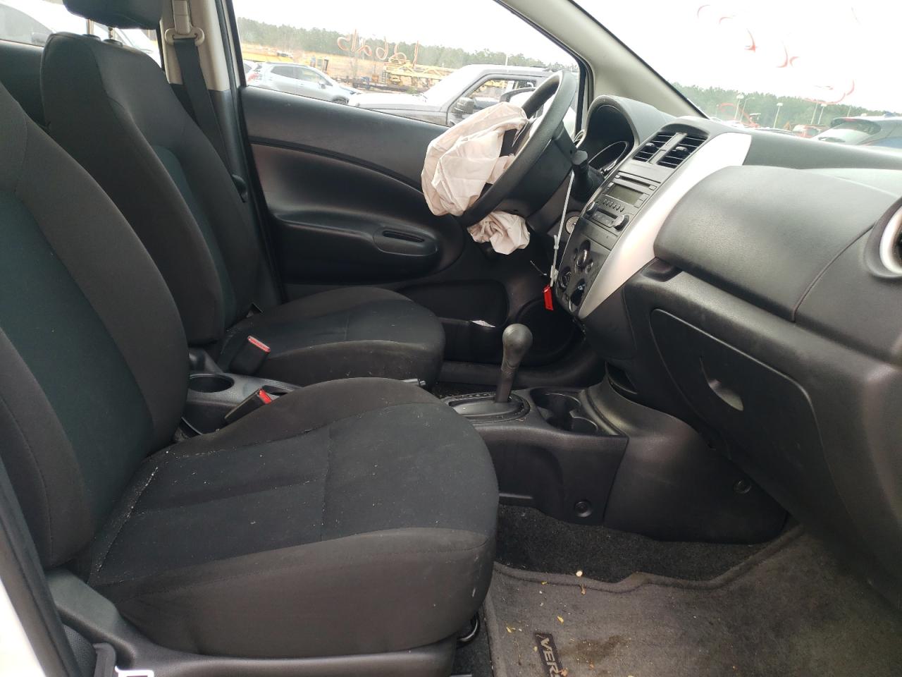 Photo 5 from auction – 2015 NISSAN VERSA NOTE with VIN 3N1CE2CP9FL408661