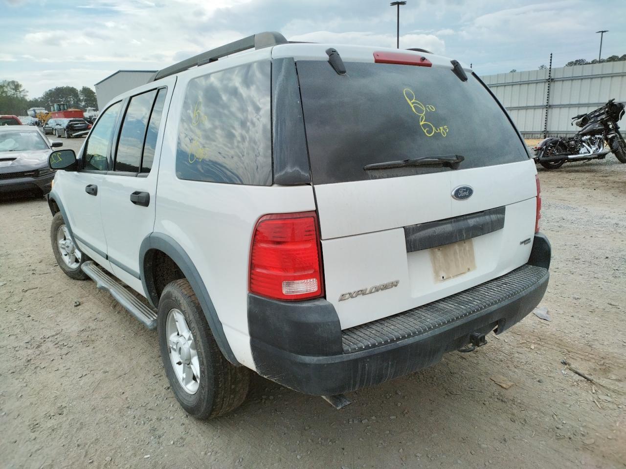 Photo 3 from auction – 2005 FORD EXPLORER with VIN 1FMZU62K55UA76970