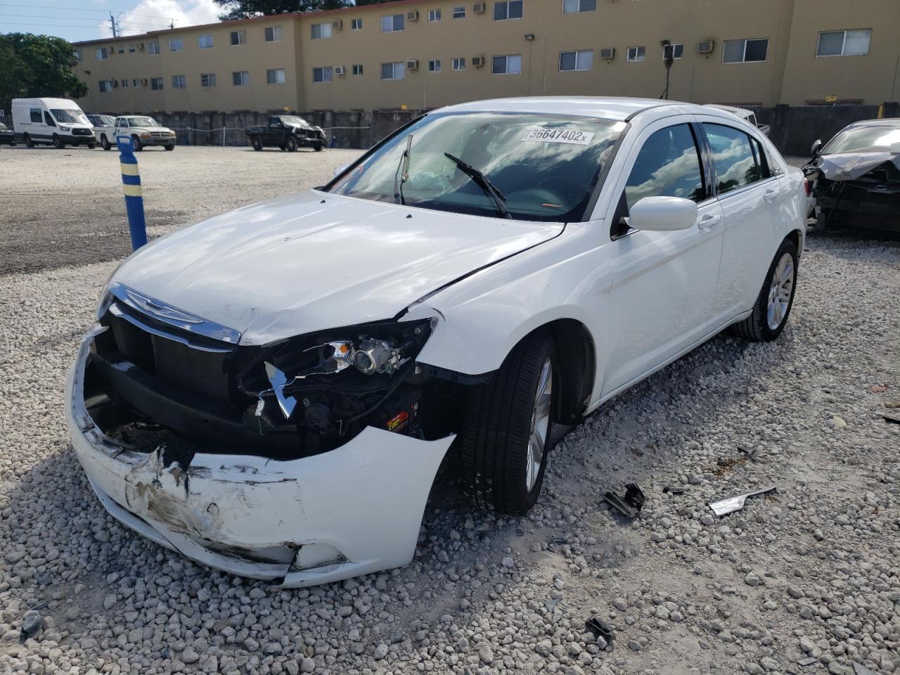 Photo 2 from auction – 2013 CHRYSLER 200 TOURIN with VIN 1C3CCBBB0DN763812