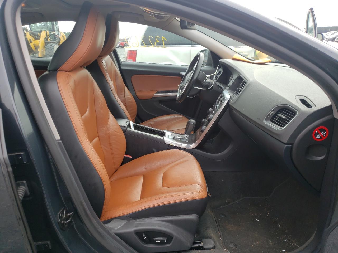 Photo 5 from auction – 2012 VOLVO S60 T5 with VIN YV1622FSXC2023085