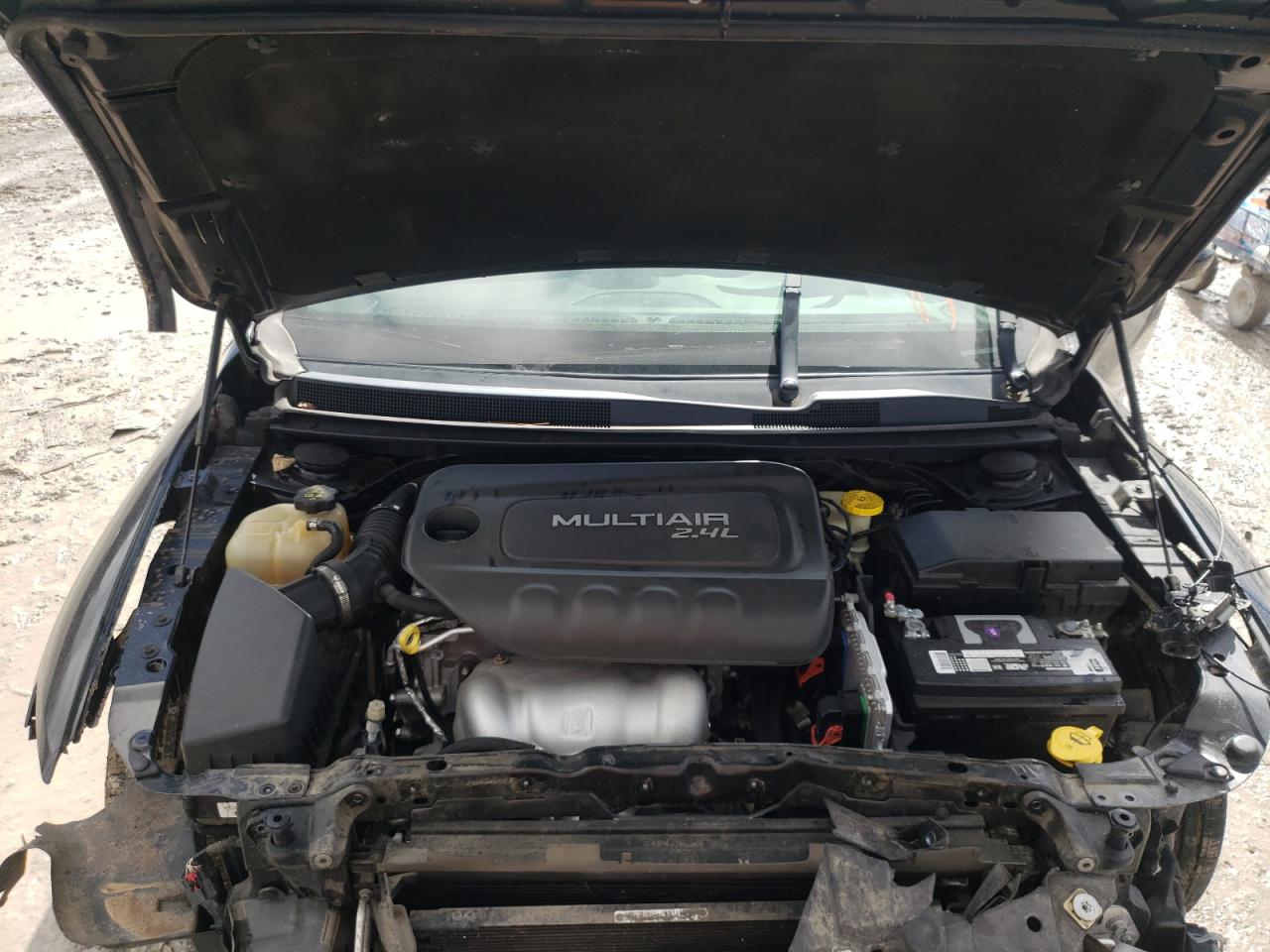 Photo 7 from auction – 2015 CHRYSLER 200 LIMITE with VIN 1C3CCCAB3FN671278