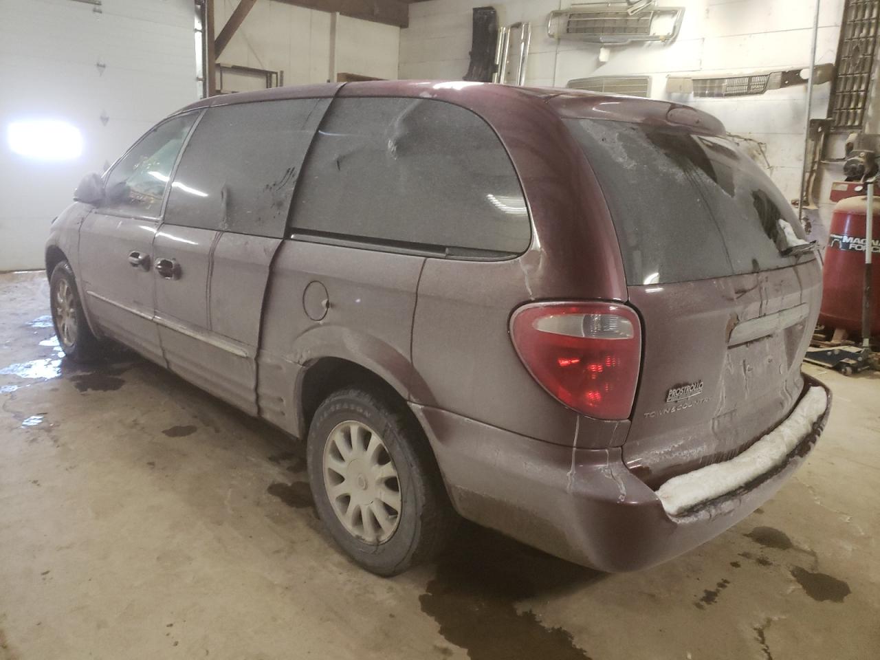 Photo 3 from auction – 2002 CHRYSLER TOWN & COU with VIN 2C8GP54LX2R553581